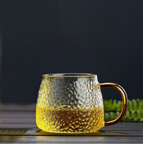 ทำไมเราถึงต้องใช้แก้วไวน์ใสเมื่อดื่ม?